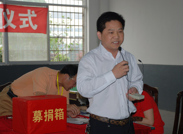 众志成城 抗震救灾——j9平台官网企业举行抗震救灾募捐仪式