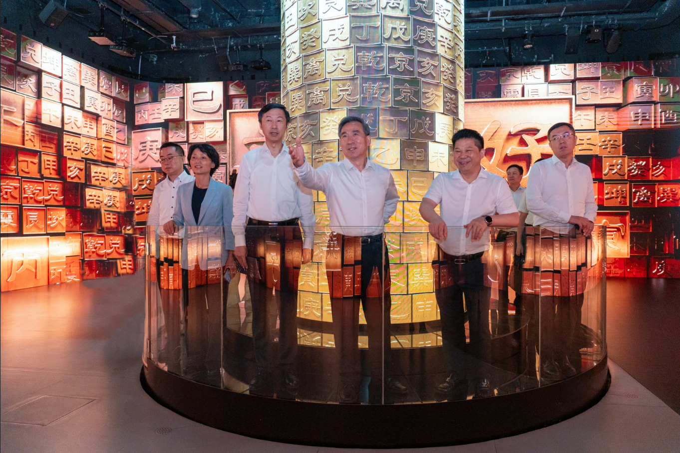 中国国际贸易促进委员会会长任鸿斌一行莅临J9国际站官方网站-J9集团开展调研